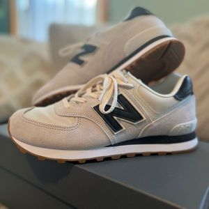 New Balance classics 574 cream and black. Sz 8 men’s 9.5 women’s.